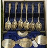 CASED SET OF 6 H/M SILVER TEASPOONS & 4 H/M SILVER WINE LABELS 4OZS APPROX