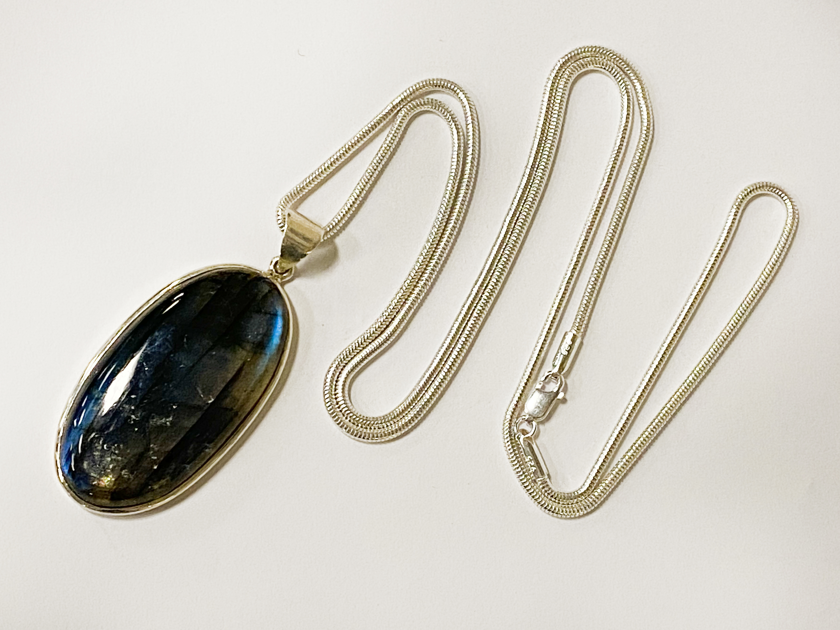 STERLING SILVER LARGE BLUE LADRADORITE PENDANT & CHAIN