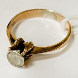 8CT GOLD & DIAMOND RING SIZE O/P 2.5 GRAMS APPROX