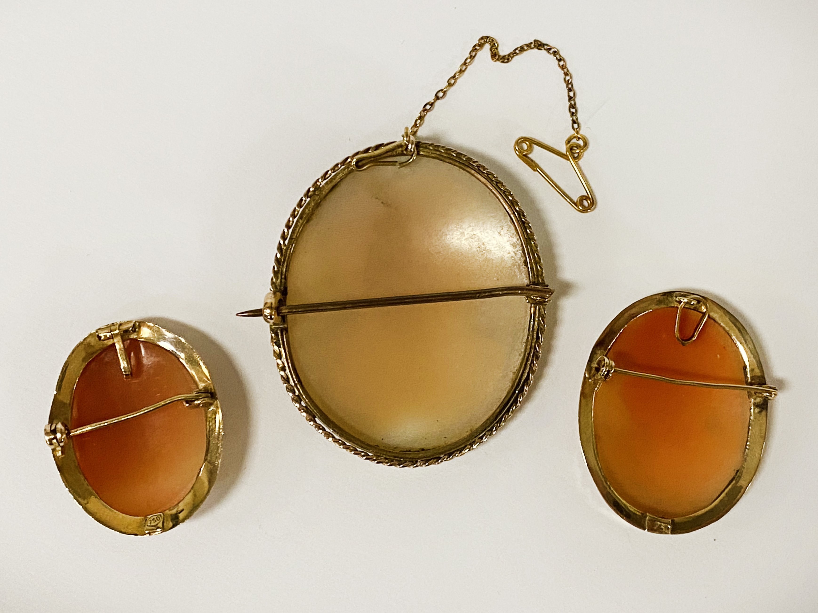 2 X 18CT CAMEOS & 1 X GOLD CAMEO - TESTED - Image 2 of 2