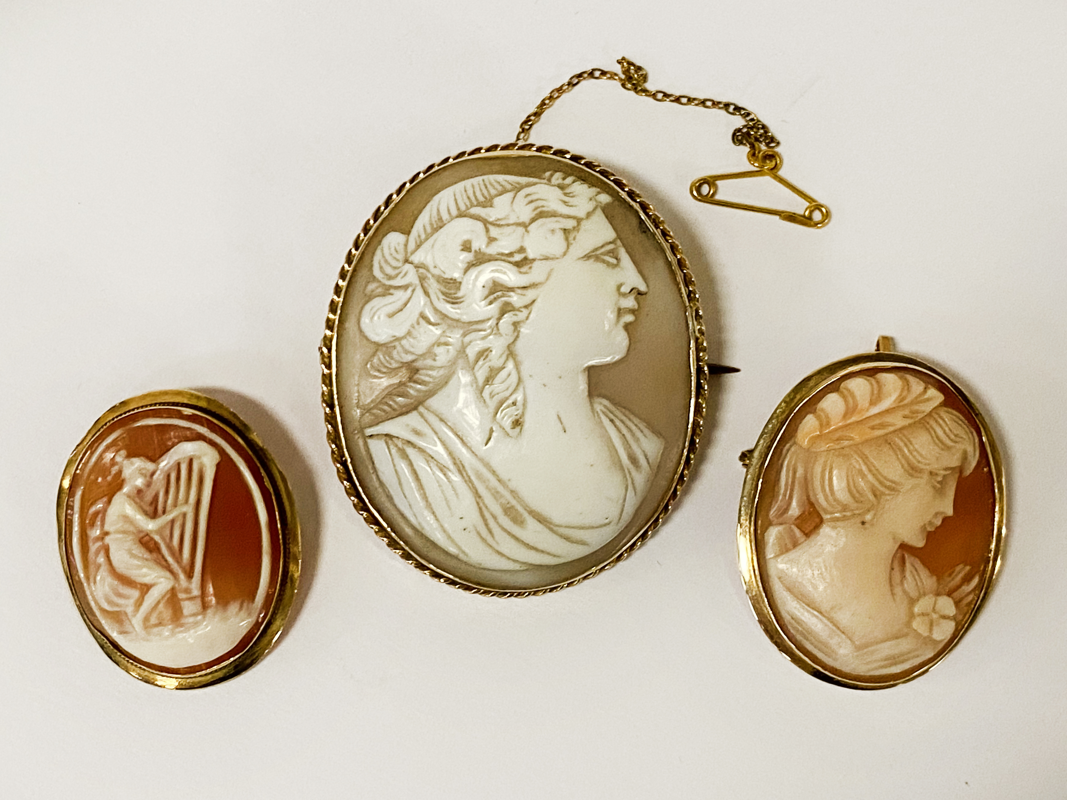 2 X 18CT CAMEOS & 1 X GOLD CAMEO - TESTED