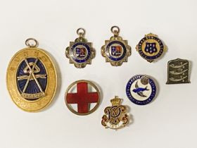 MASONIC MEDALLION WITH A SELECTION OF BADGES