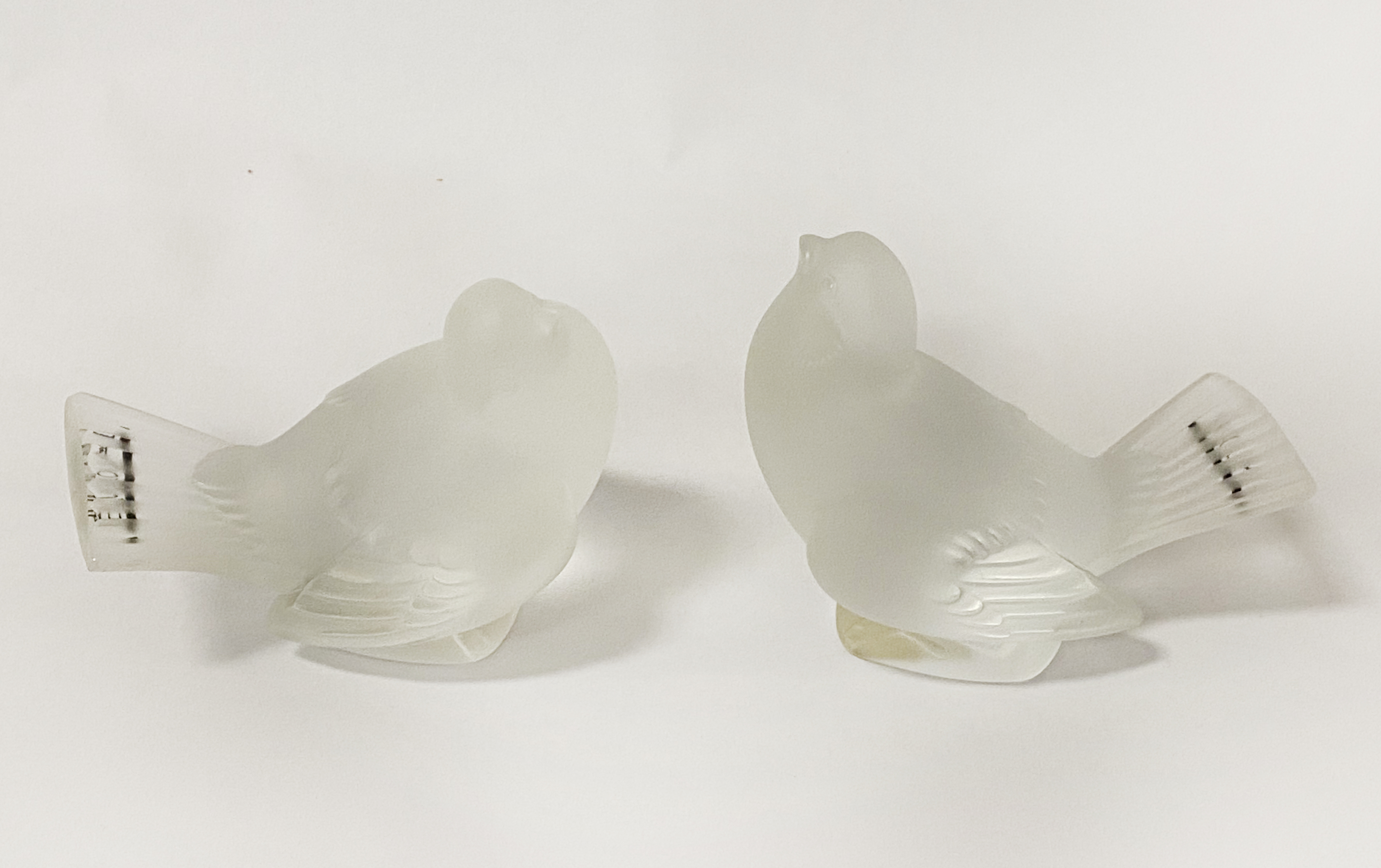 PAIR OF LALIQUE BIRD FIGURES 8.5CMS (H)