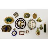SELECTION OF VINTAGE BROOCHES & BUCKLES