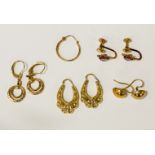 4 PAIRS OF 9 CARAT GOLD EARRINGS AND ONE OTHER - 8 GRAMS APPROX