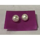 PAIR OF PEARL STUD EARRINGS