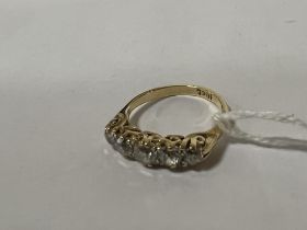 18CT GOLD FIVE STONE DIAMOND RING - SIZE N