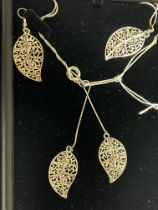 STERLING SILVER LEAF DESIGN NECKLACE & PAIR OF EARRINGS
