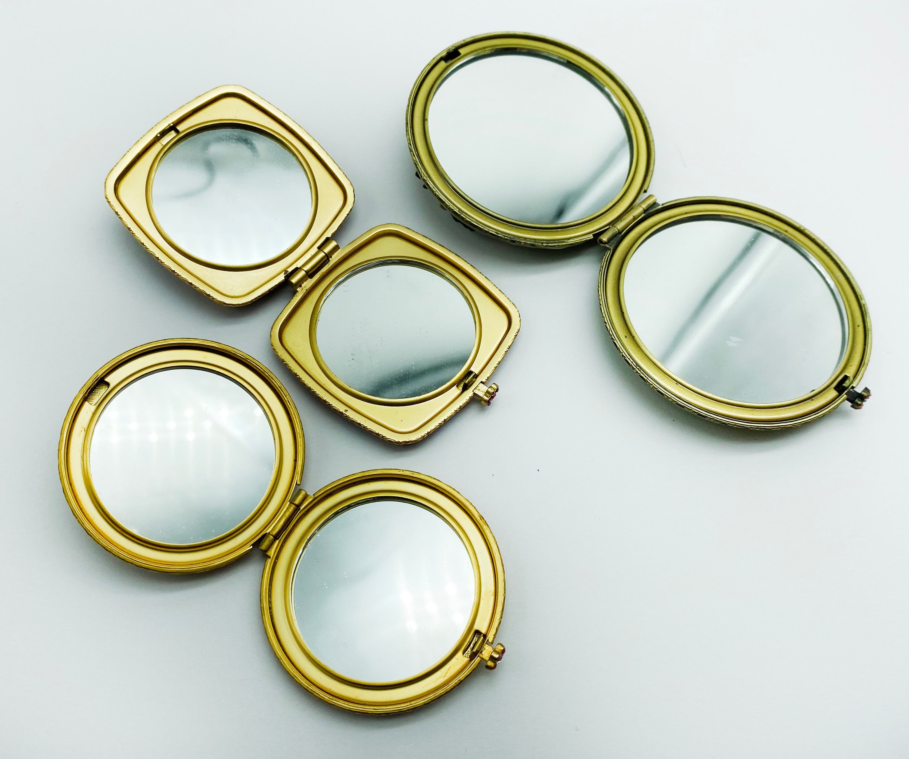 THREE VINTAGE FASHION JAY STRONGWATER COMPACT DOUBLE MIRRORS - Image 4 of 4