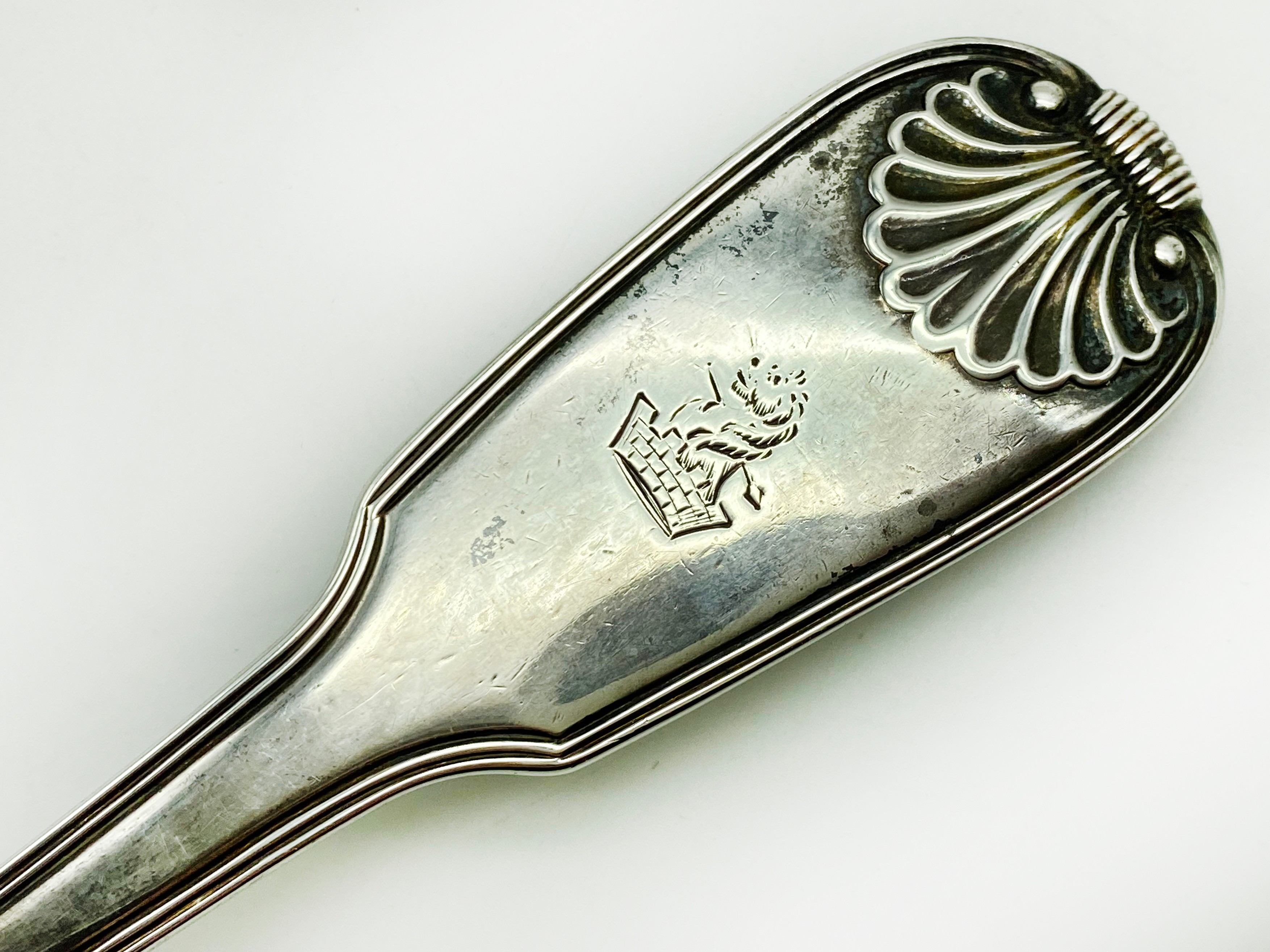 VICTORIAN HALLMARKED SILVER FISH SLICE - Image 2 of 5