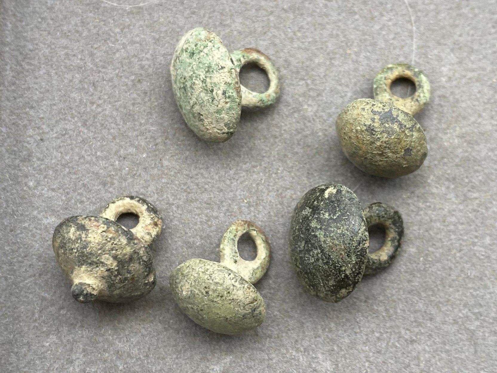 SMALL SELECTION OF VARIOUS BUTTONS - DETECTING FINDS - Image 4 of 5
