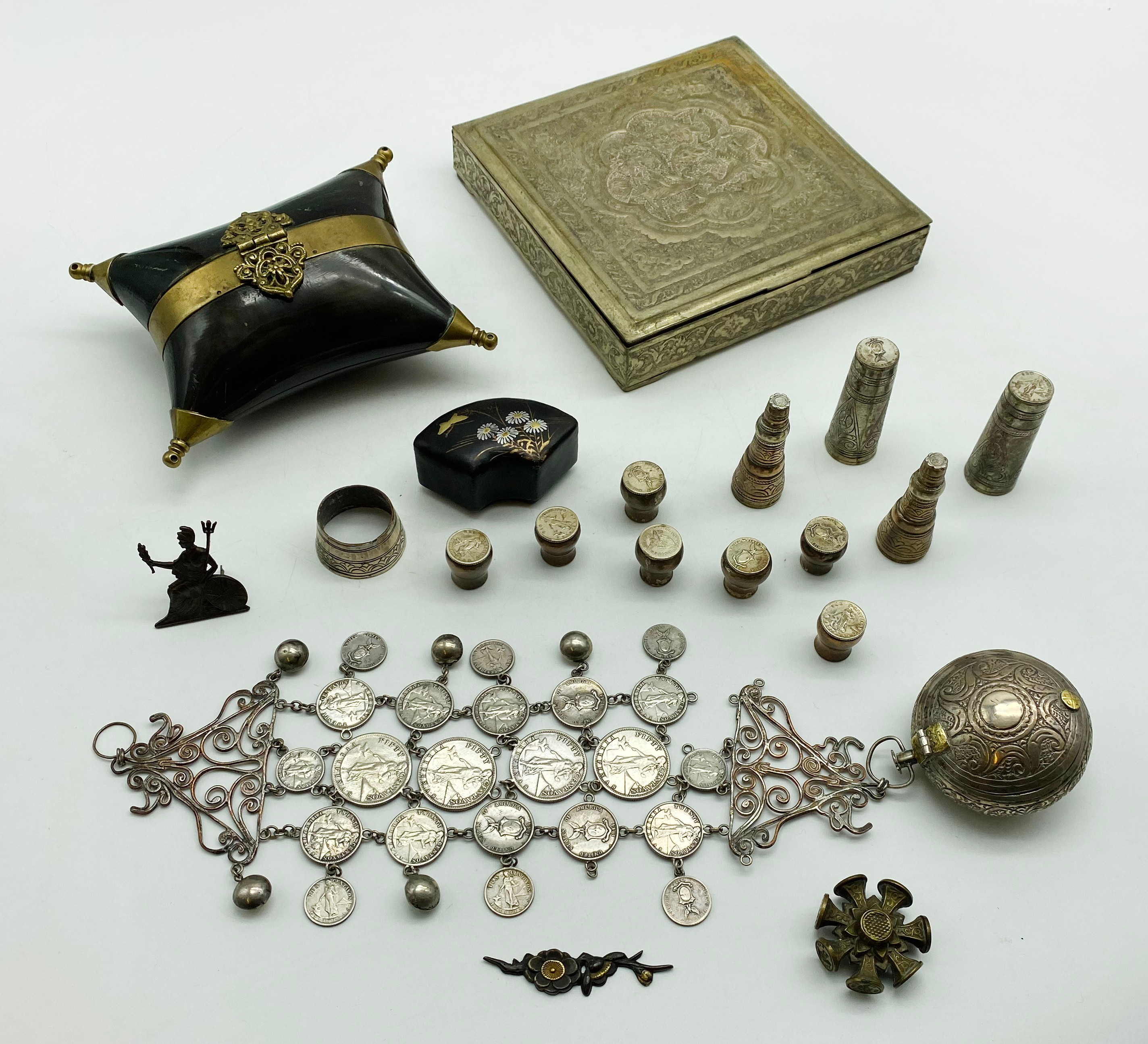 INTERESTING ITEMS LOT INCLUDING THE INTAGLIO SEAL WHEEL (MULTI-WAX SEALS)