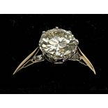 RING WITH ROUND BRILLIANT CUT DIAMOND EIGHT CLAW SET IN 18-CARAT GOLD WITH PLATINUM COLLET