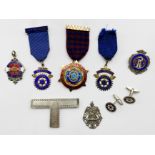 SELECTION OF VARIOUS JEWELS AND MEDALS INCLUDING HALLMARKED SILVER MASONIC LEVEL AND ROTARY JEWELS