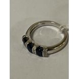 18CT WHITE GOLD THREE STONE SAPPHIRE & DIAMOND RING - SIZE M/N