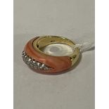 18CT GOLD CORAL & DIAMOND RING - SIZE L/M