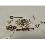 A MIXED LOT OF GOLD PEARLS GEMSTONE WITH A DIAMOND 7 STONE EARRING