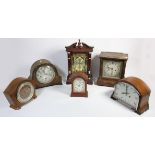 A collection of clocks to include, oak cased mantle clocks, quartz carriage clocks and others (2)