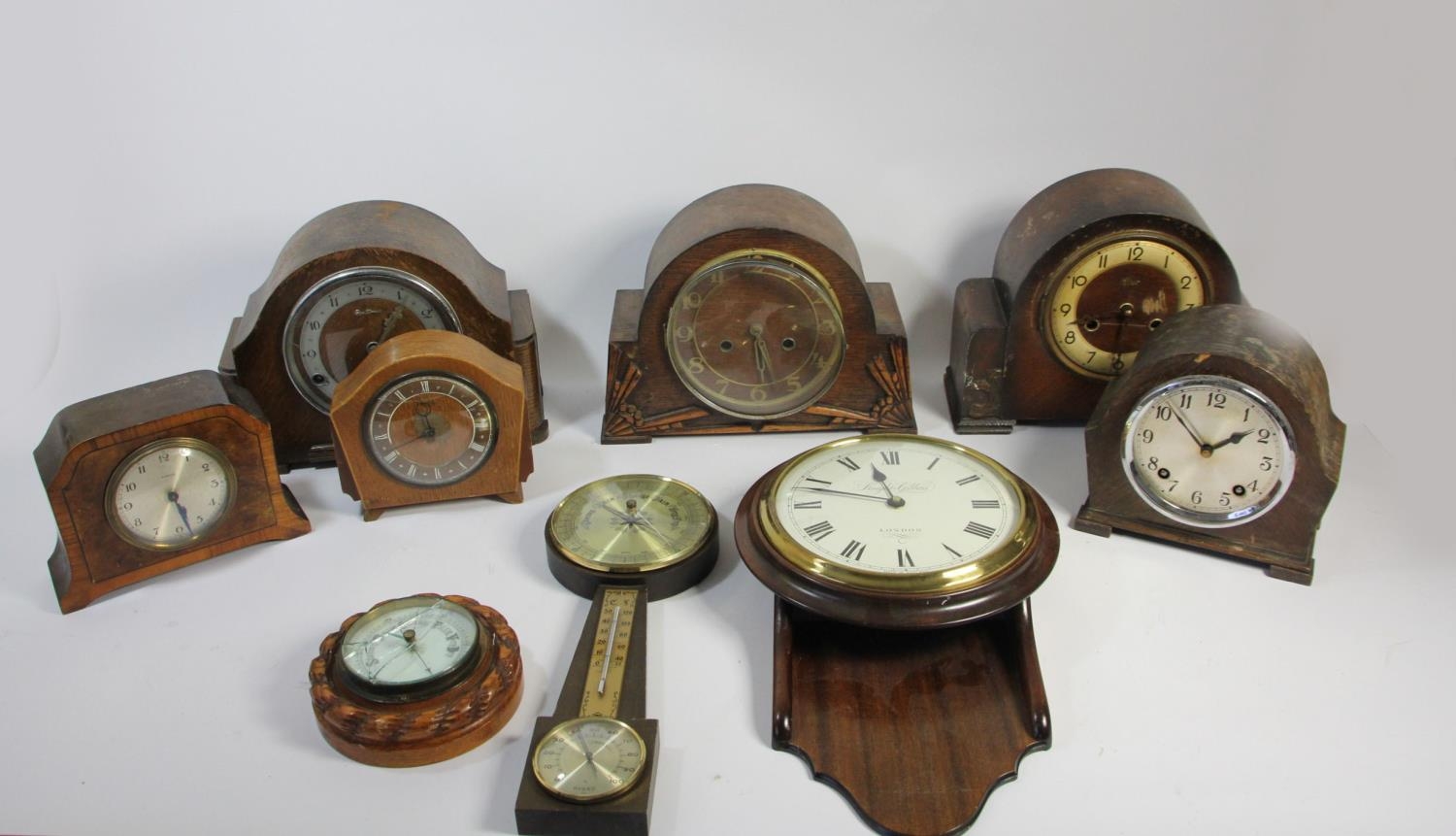 A collection of clocks to include, oak cased mantle clocks and other mantle clocks (2) - Image 2 of 2
