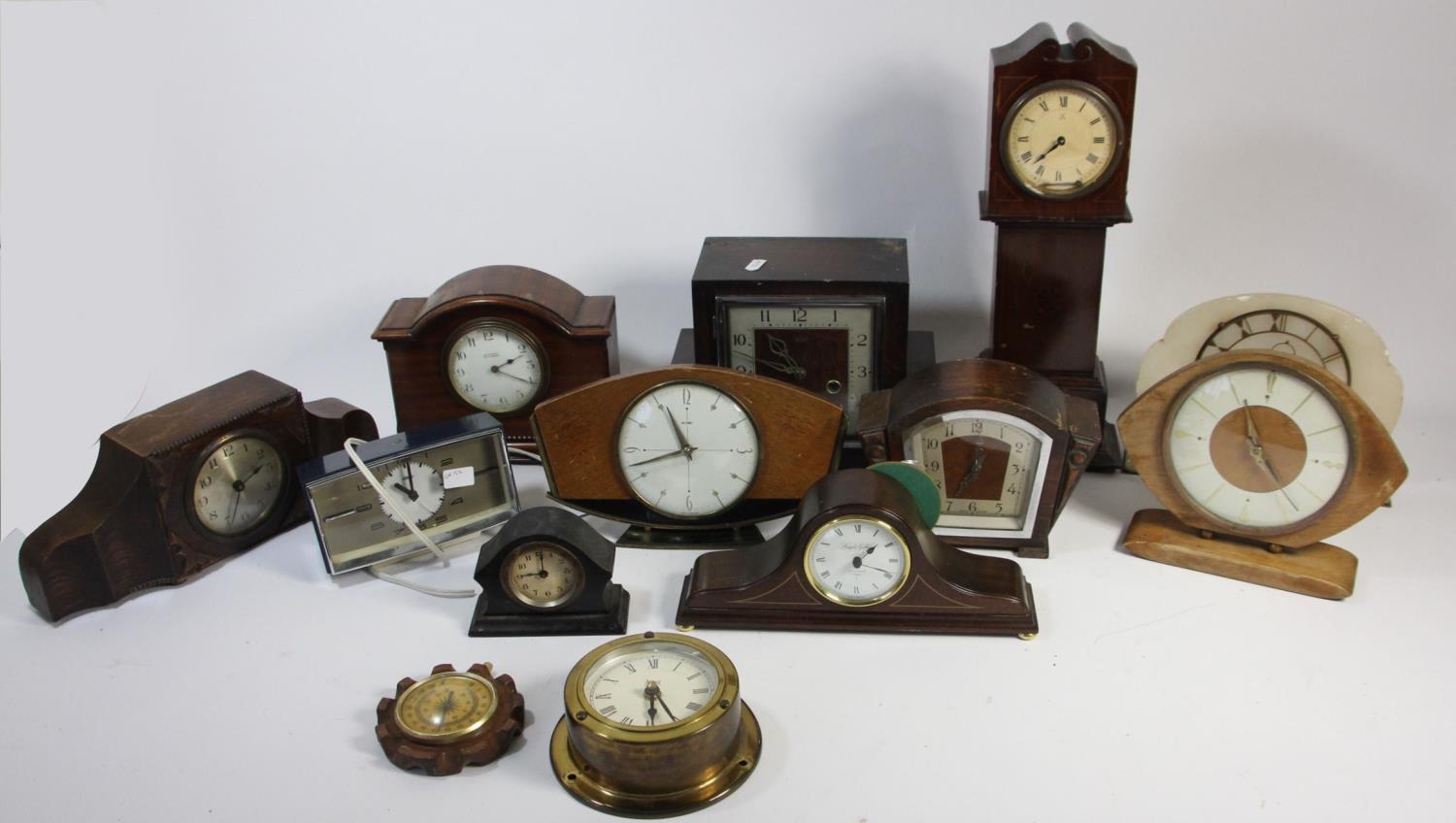 A collection of clocks to include, a Metamec electric clock, oak cased mantle clocks and quartz - Image 2 of 2