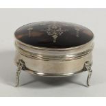 A silver and tortoiseshell trinket box, Birmingham 1916, raised on three pad feet.7cm