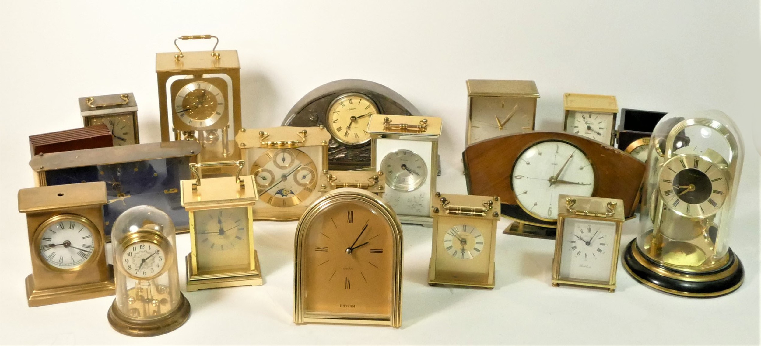A collection of clocks to include, quartz carriage clocks, anniversary clocks and mantle clocks (2)