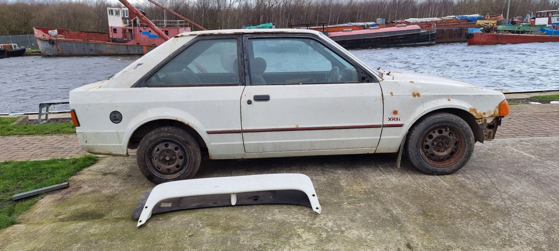 1988 Ford Escort XR3i, 1,597cc. Registration number E53 EAR. Chassis number SFABXXBBABJB32810. - Image 6 of 18