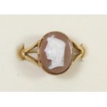 An 18ct gold and shell cameo ring, Chester 1920, L, 3.4gm
