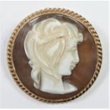 A 9ct gold mounted circular shell cameo brooch, 24mm, 4.8gm