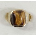 A 9ct gold and cabochon Tigers Eye sinnet ring, 13 x 10mm, 4.8gm
