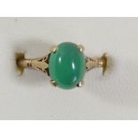A 9ct gold and stained green chrysoprase single stone ring, claw set with a cabochon stone, 10 x