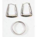 A 9ct white gold textured band ring, P, and a pair of 9ct white ear rings, 1.7gm