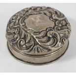 A Victorian silver trinket box, Chester 1899, with embossed pull off cover, 6.5cm, 44gm