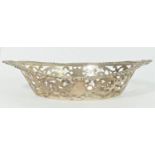 An Edwardian silver oval pierced basket, Chester 1905, with applied gadrooned border, 19 x 11.5cm,