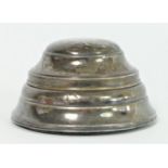 A silver trinket box, Birmingham 1918, with pull off cover to a green silk interior, diameter 8cm,