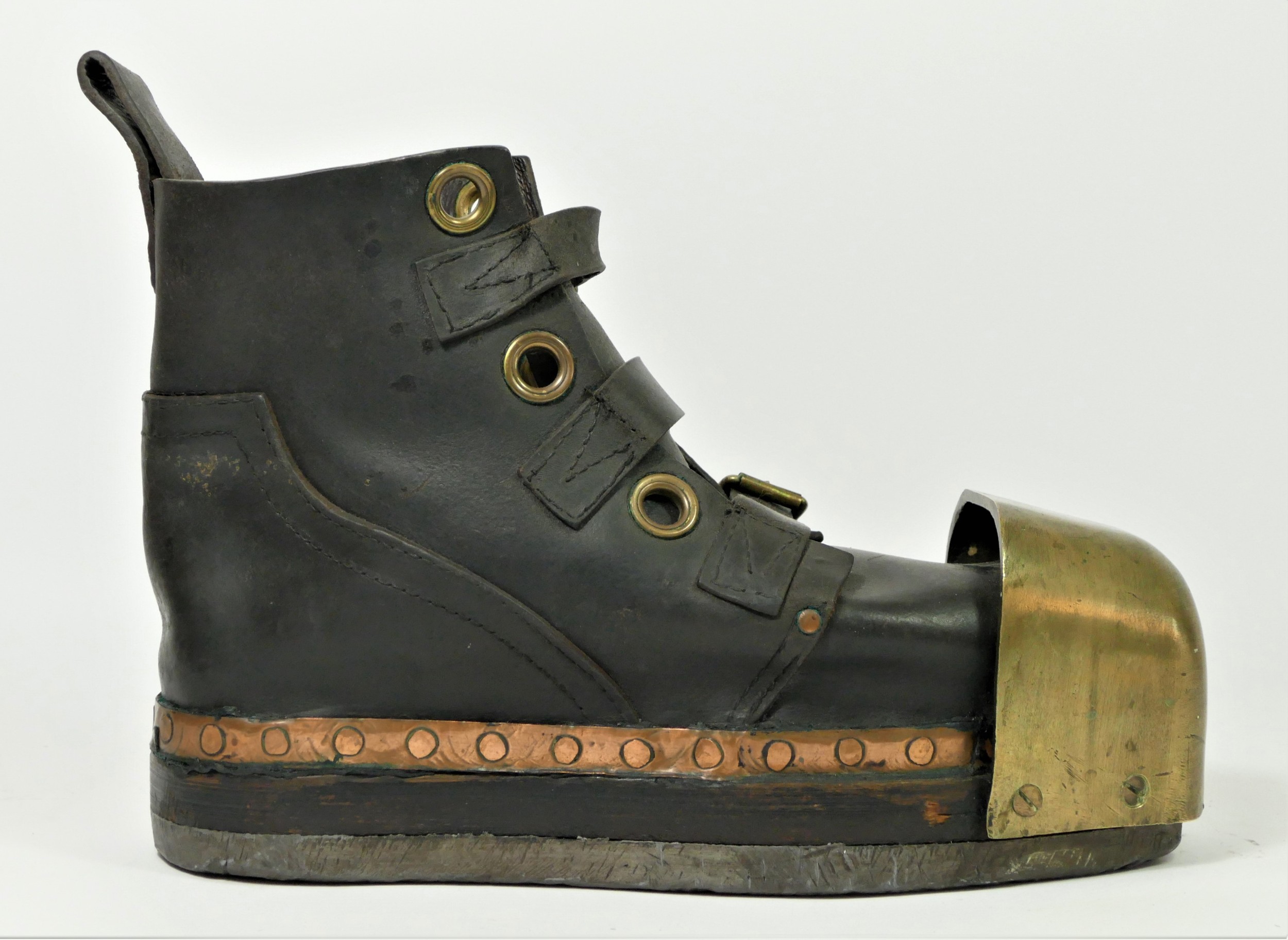 An English deep sea diving boot, c.1920's, leather, brass toe cap and lead sole, length 36cm - Image 3 of 3