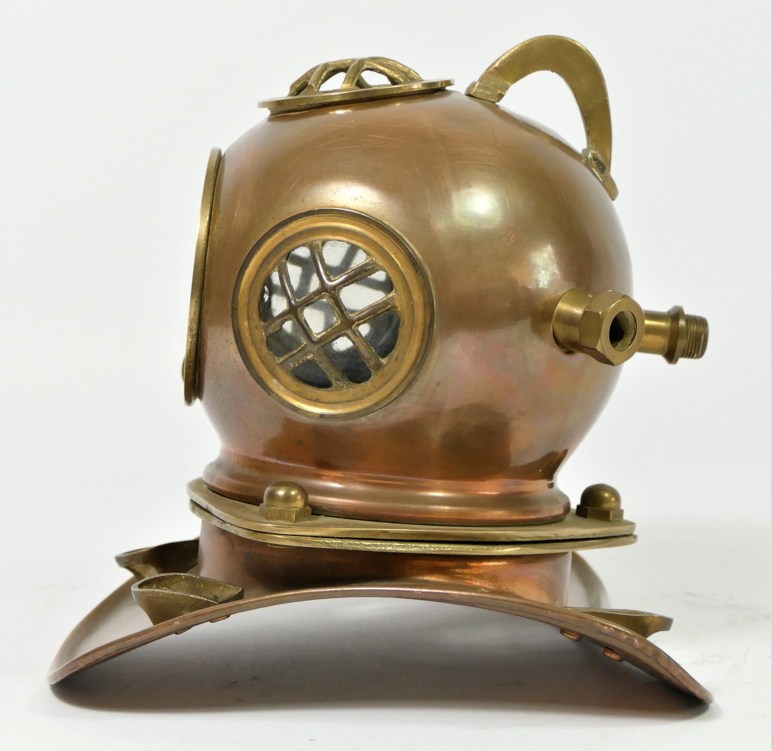 A decorative copper and brass divers helmet, 18 x 18cm - Image 4 of 4