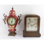 An early 20th Century oak cased bracket clock, 8 day movement (unsigned) striking to gong,