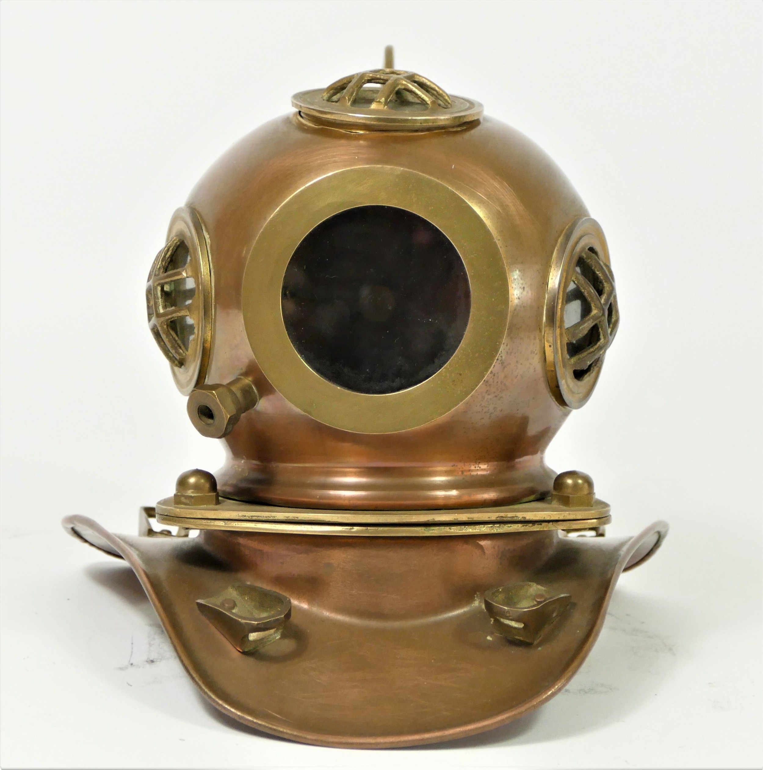 A decorative copper and brass divers helmet, 18 x 18cm