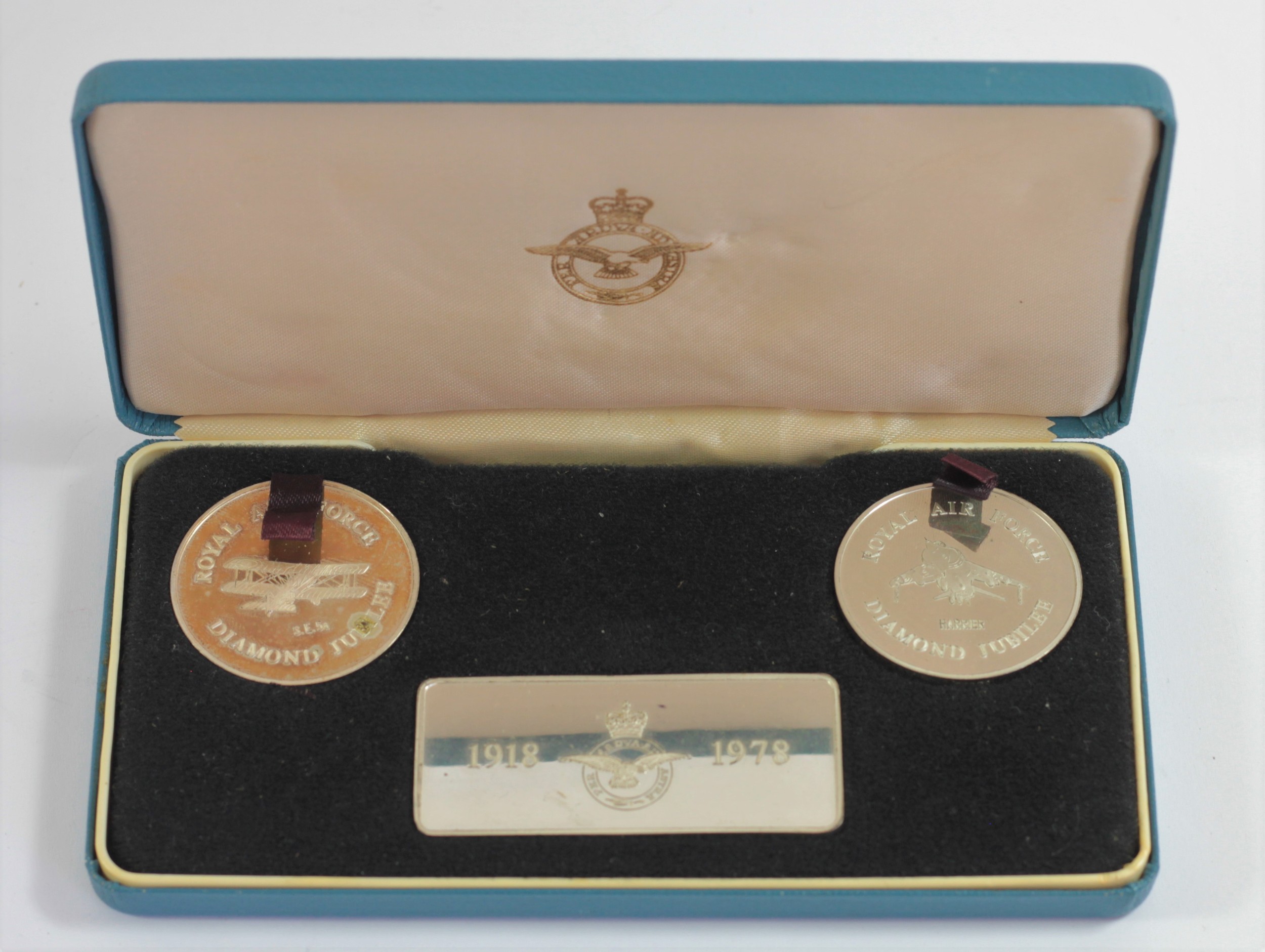 Windsor Mint for the Royal Air Forces Association, a silver Diamond Jubilee commemorative set of two - Image 3 of 3