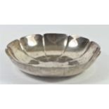 A silver strawberry dish, London1968, diameter 12cm, 91gm.