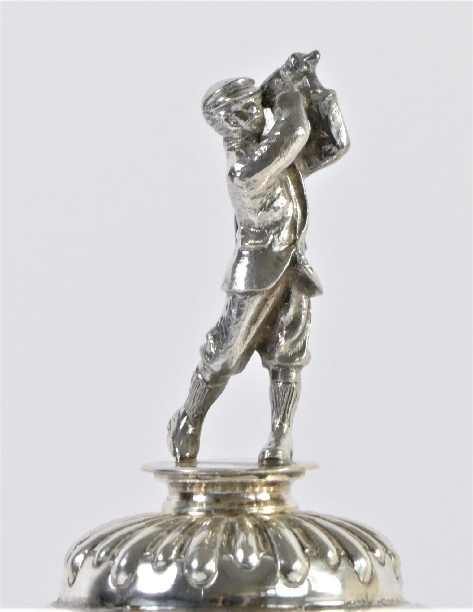 A silver golfing trophy, by Manoah Rhodes, Sheffield 1925, the pull off cover with a golfer in - Image 2 of 4