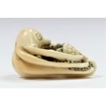 A Meiji period carved ivory netsuke of an octopus fighting a turtle, bears signature, 4cm.