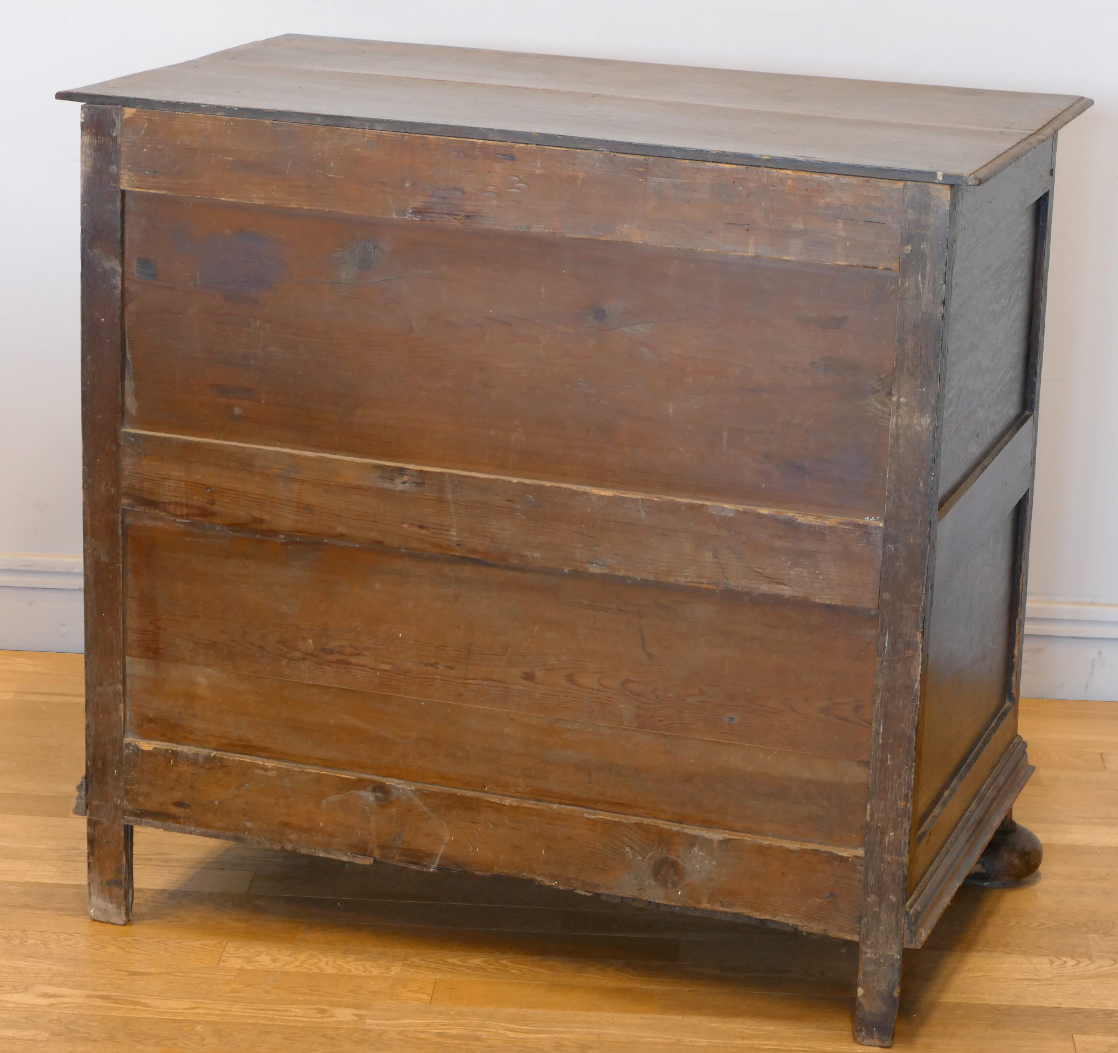 A late 17th century oak chest of three long drawers, two plank top over geometric moulded drawer - Image 5 of 5