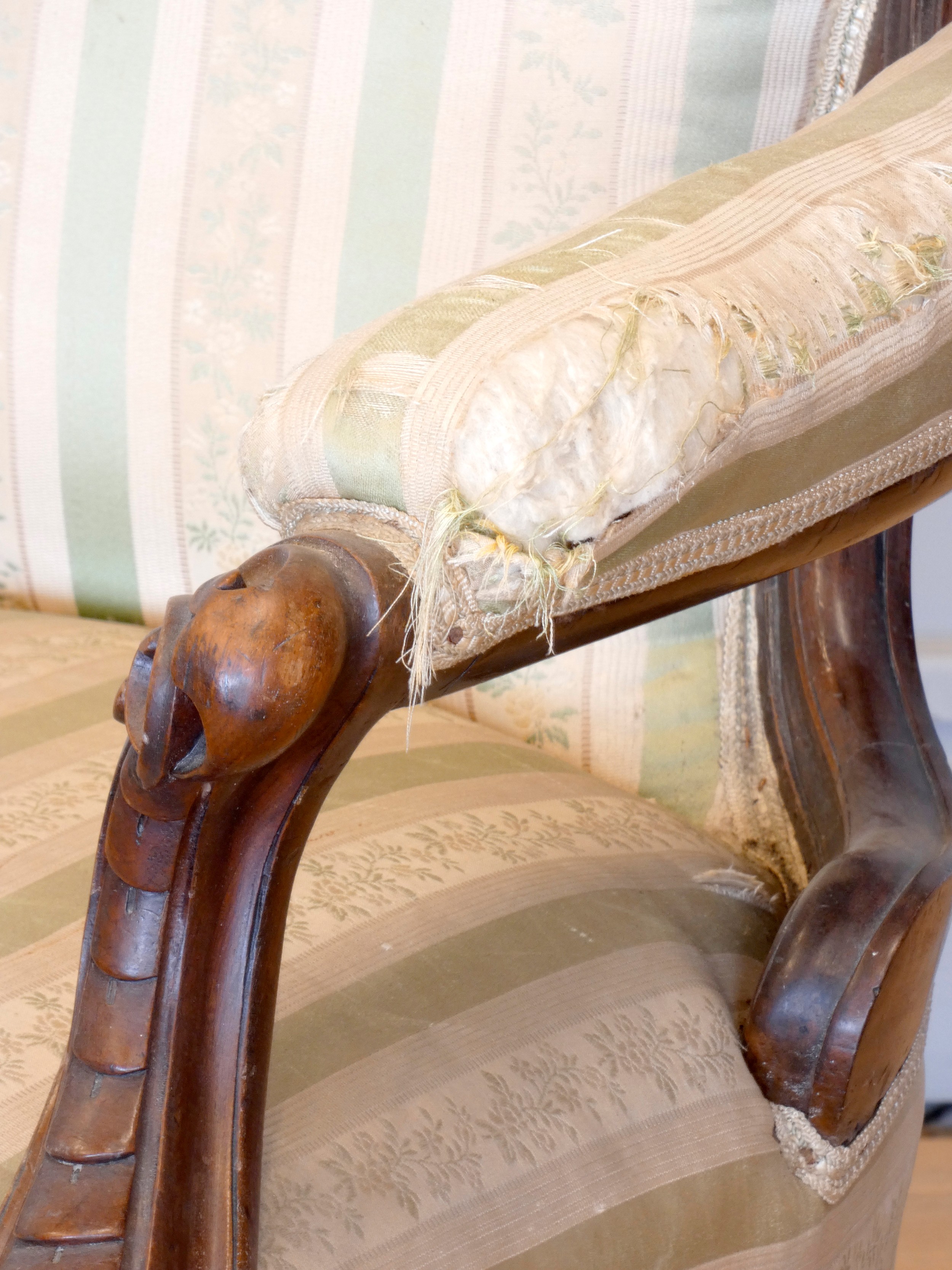 A Victorian carved mahogany button back parlour chair, padded arms, with carved cabriole front - Image 4 of 11