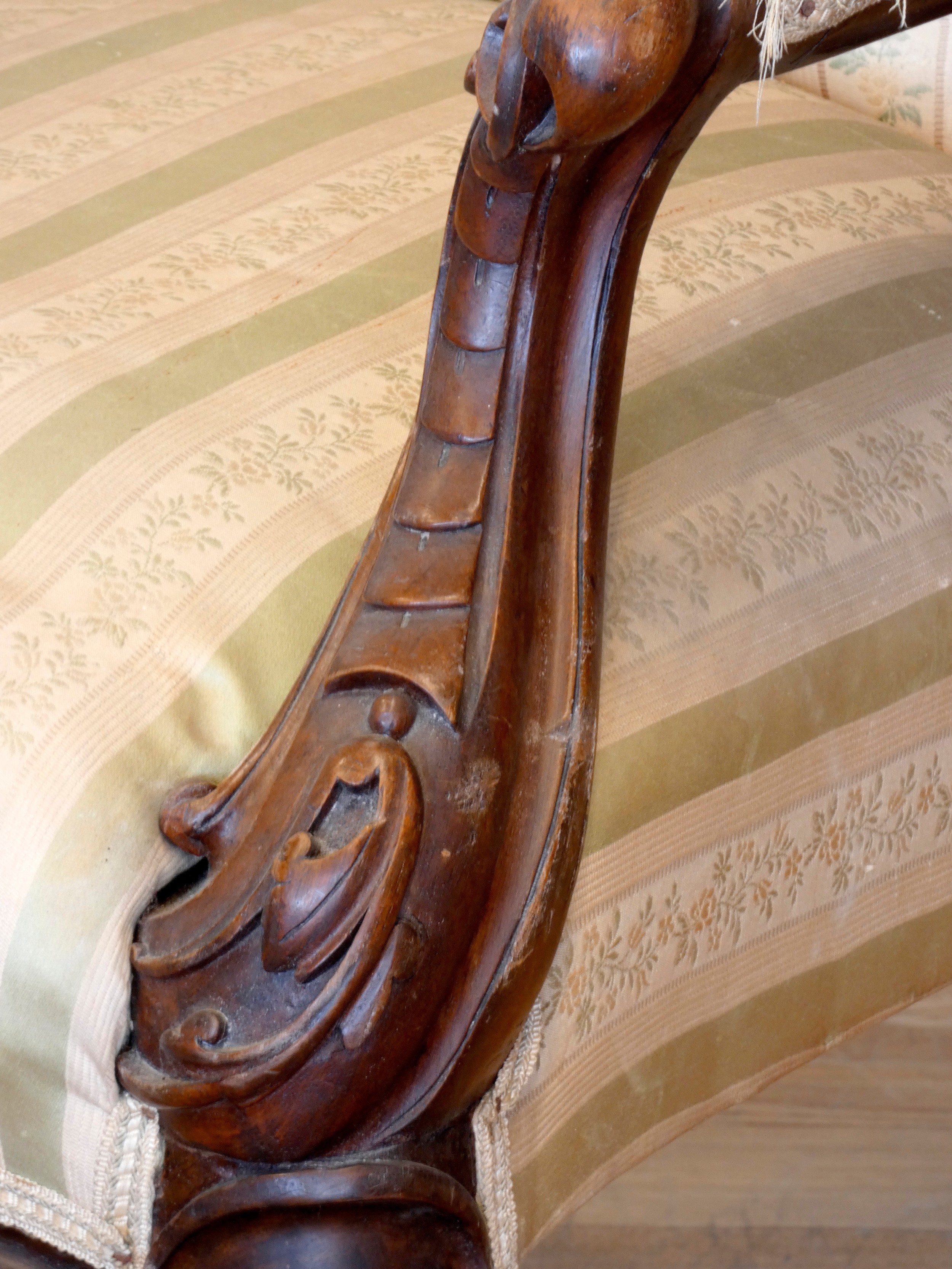 A Victorian carved mahogany button back parlour chair, padded arms, with carved cabriole front - Image 3 of 11