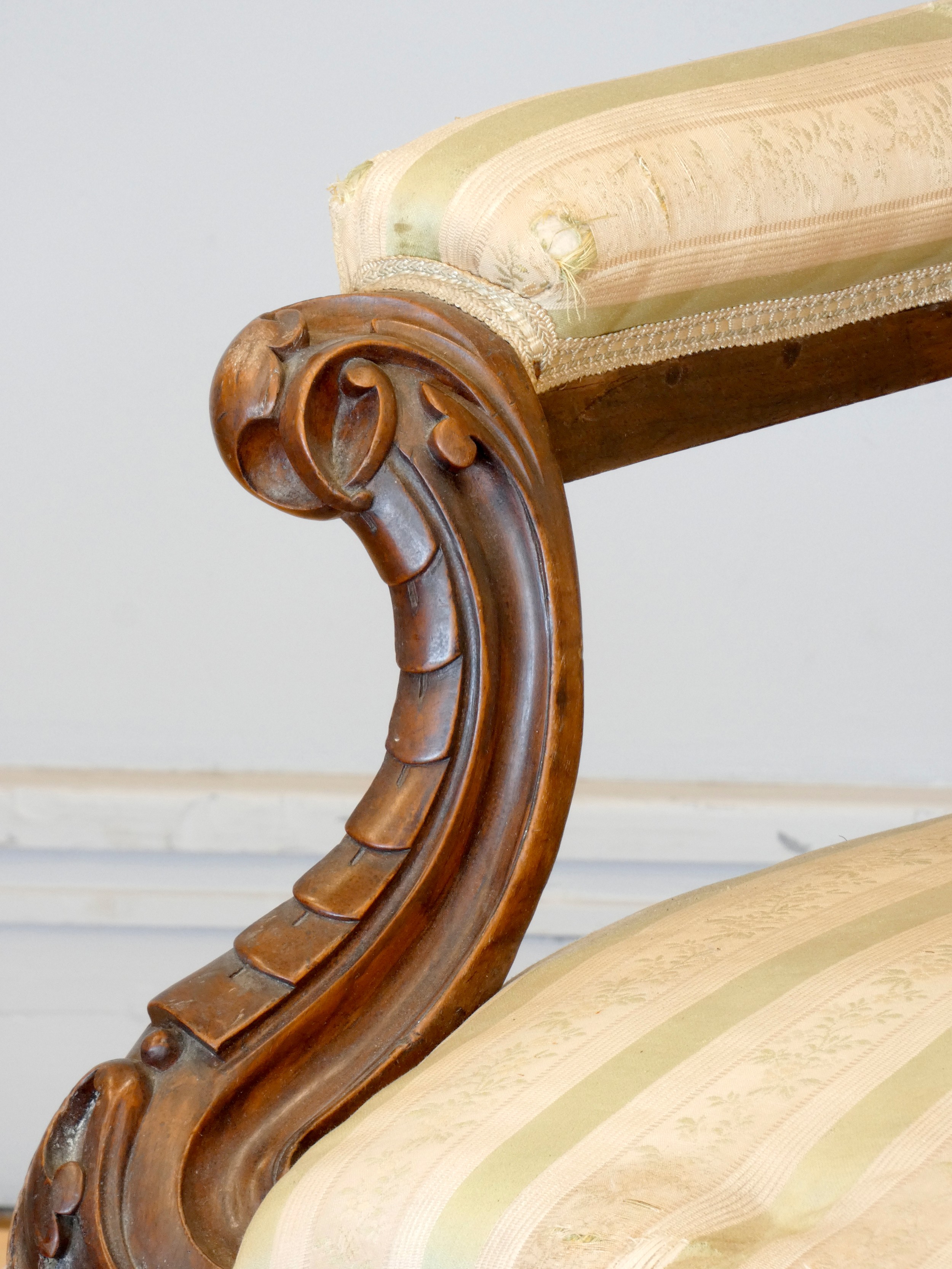 A Victorian carved mahogany button back parlour chair, padded arms, with carved cabriole front - Image 5 of 11