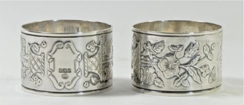 An Edwardian silver pair of napkin rings, Sheffield 1901, with applied and engraved flowers in a pot