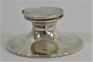 A silver capstan inkwell, Birmingham 1916, hinged cover, plastic ink holder, diameter 9cm, loaded