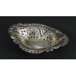 A Scottish silver bon bon dish, Glasgow 1902, 15 x 11cm, 52gm